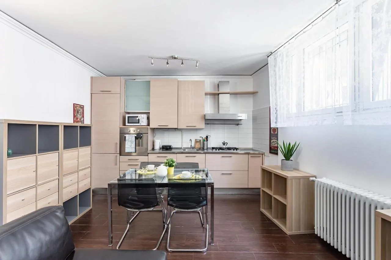 Casa Kikka - Milano City - By Host4U Apartamento